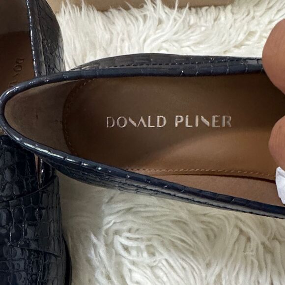 Donald J. Pliner Women’s Croc-Embossed Navy Loafers Size 7.5 NWT - Picture 8 of 10